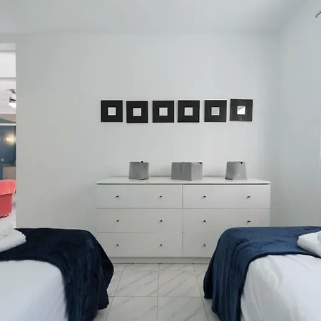 First Line Apartament *